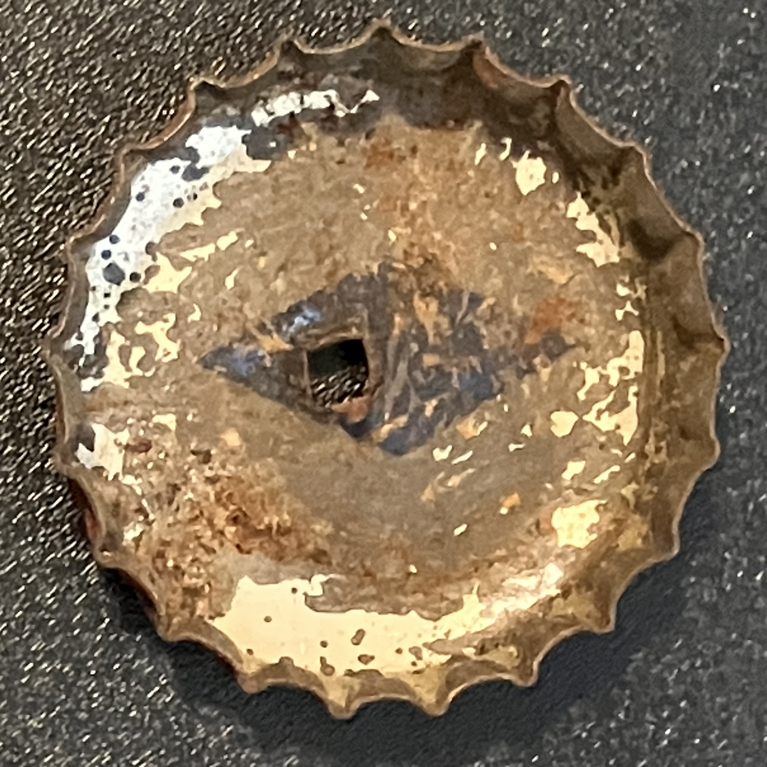 crown-cap liner of unadvertised variant